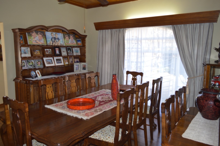 6 Bedroom Property for Sale in Flamwood North West